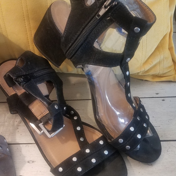 Shoes - Picture 4 of 6